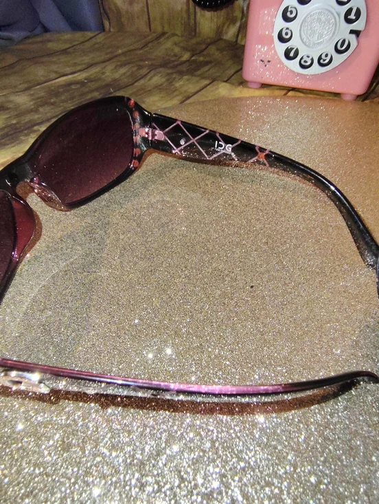 Vintage DG Black Eyewear And Case with Gold Logo. - Picture 5 of 7